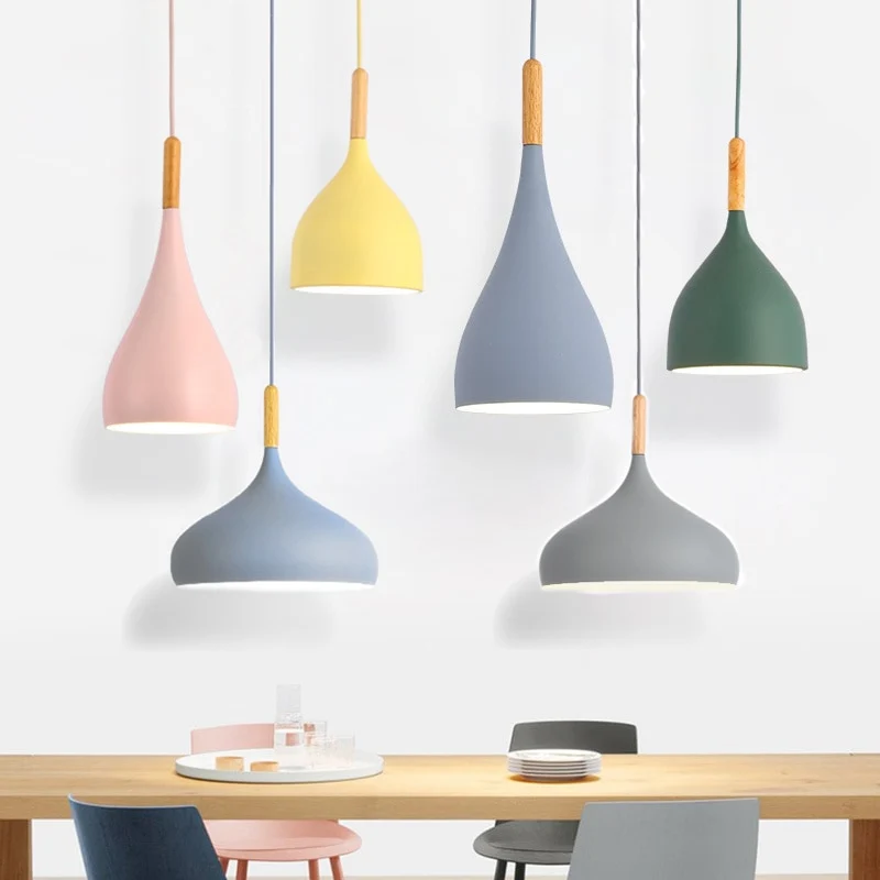 LAMPE SUSPENDUE DE TOUTES COULEURS