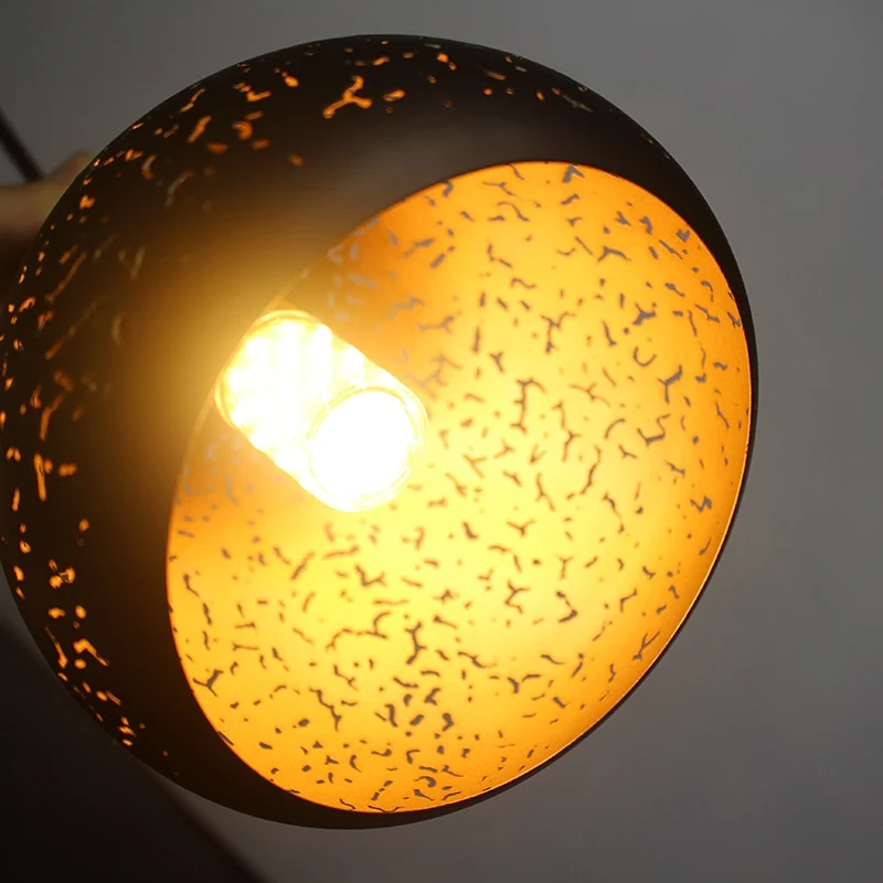 LAMPE SUSPENDUE ABAT-JOUR EN MÉTAL NOIR