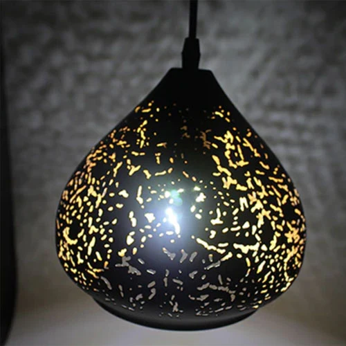 LAMPE SUSPENDUE ABAT-JOUR EN MÉTAL NOIR