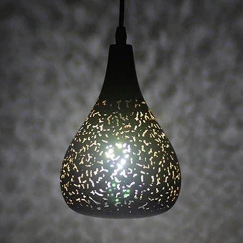 LAMPE SUSPENDUE ABAT-JOUR EN MÉTAL NOIR