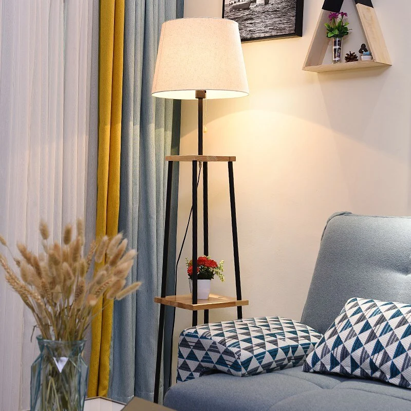 LAMPADAIRE EN BOIS ET MÉTAL FONCÉ