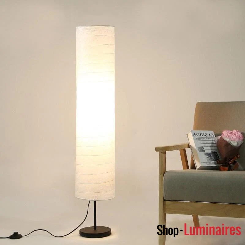 LAMPADAIRE EN PAPIER FROISSÉ