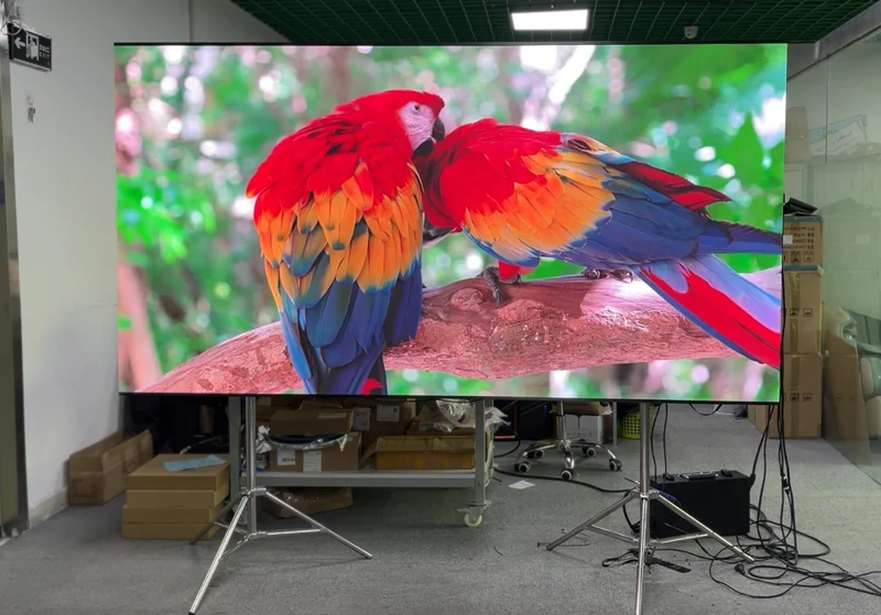 88 Inch Rolling TV P1.25 2x1 Meters 2SQM Portable LED Display Screen Kit
