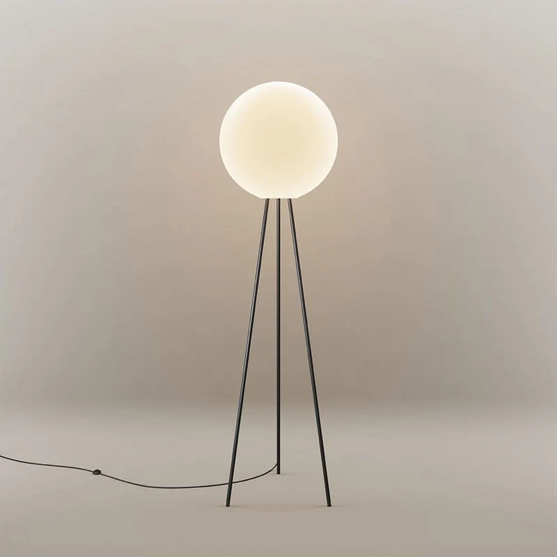 s.luce Dreibein-Stehleuchte Orb Tripod 160cm mit Glaskugel