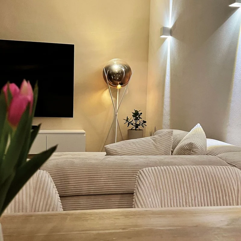 s.luce Orb Axis Glaskugel Stehlampe Dreibein 160cm