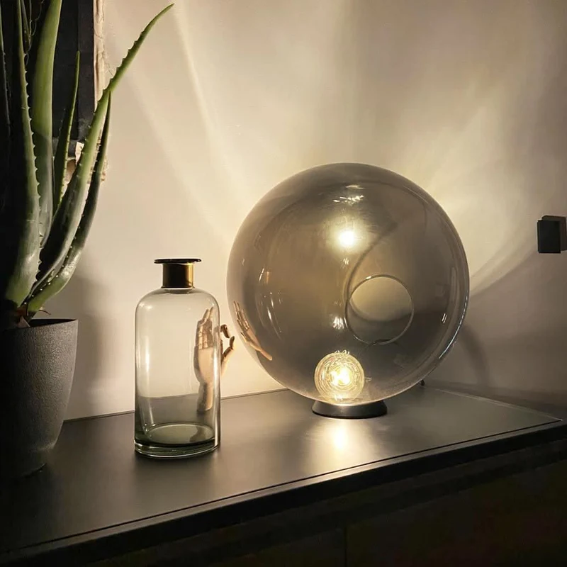 s.luce Orb Glaskugel Tischlampe
