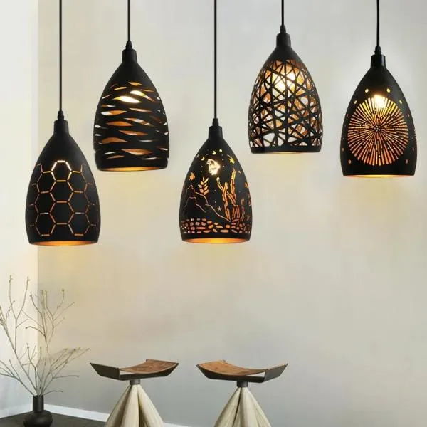 LAMPE SUSPENDUE NOIRE A MOTIFS