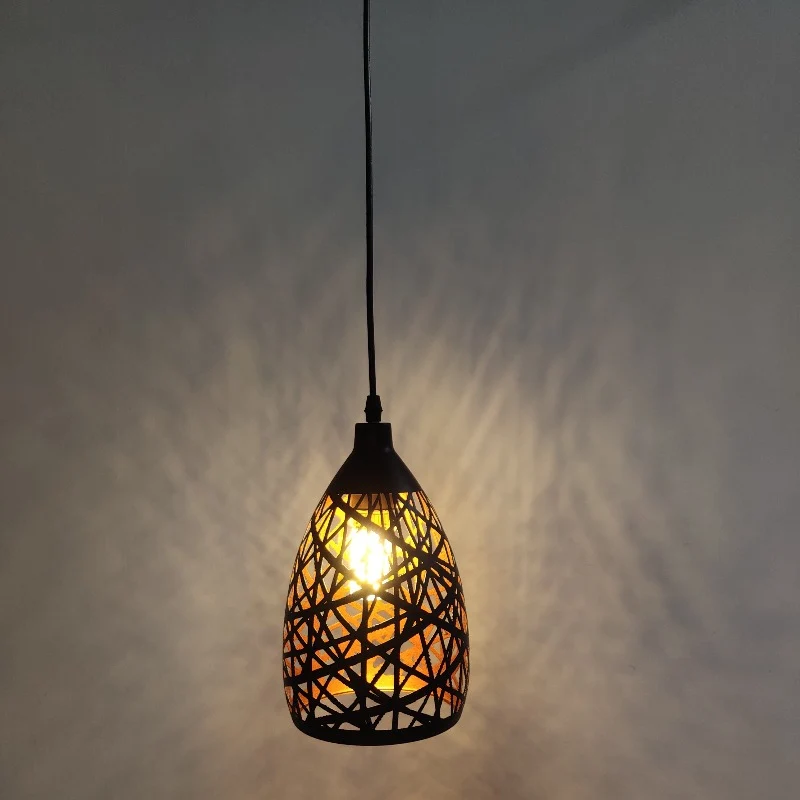 LAMPE SUSPENDUE NOIRE A MOTIFS