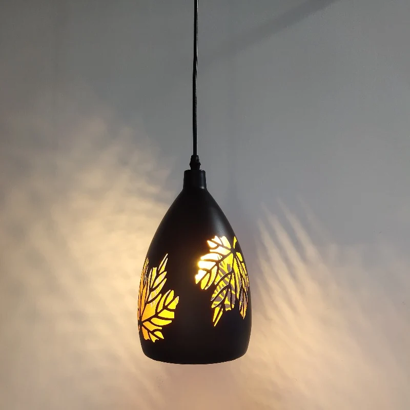 LAMPE SUSPENDUE NOIRE A MOTIFS