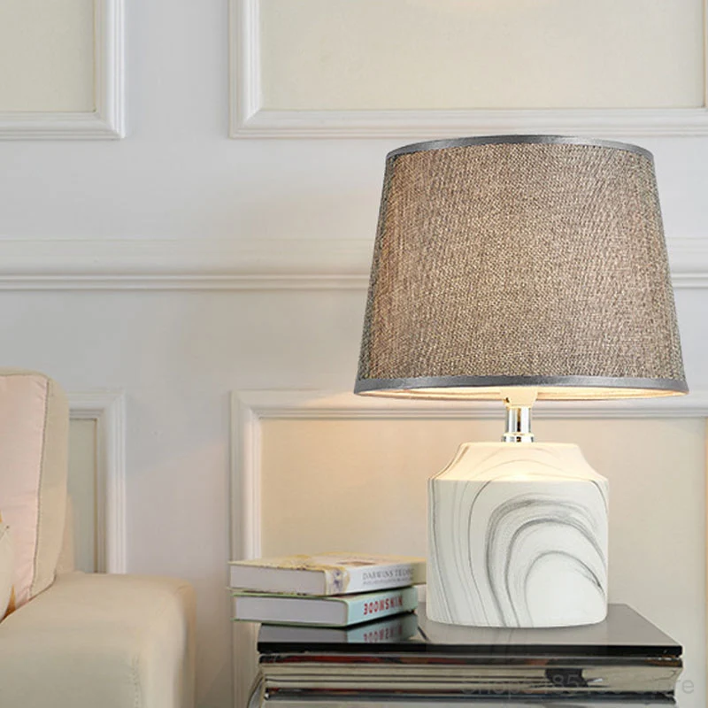 LAMPE DE CHEVET CLASSIQUE