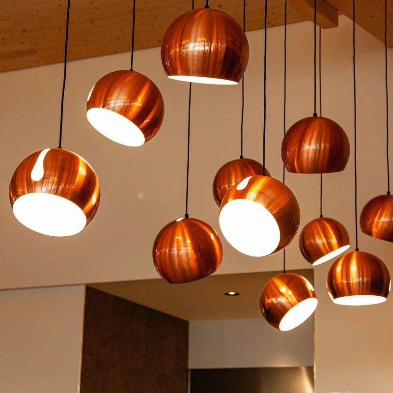 s.luce Ball Metall Pendelleuchte mit drehbarem tauschbaren Schirm
