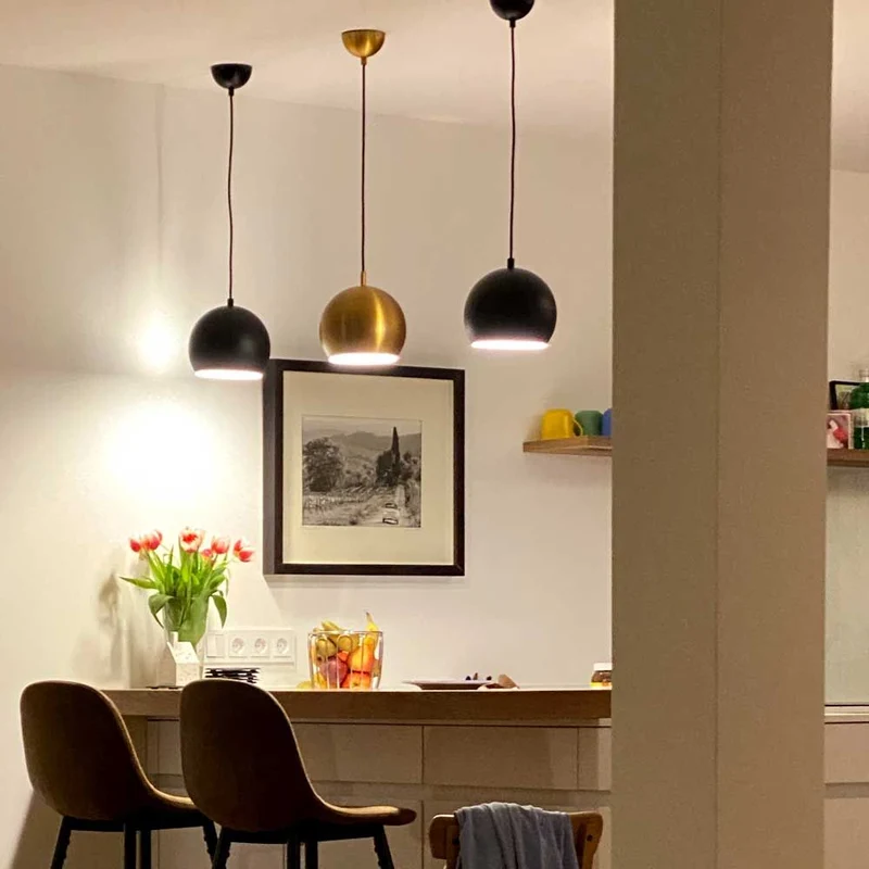 s.luce Ball Metall Pendelleuchte mit drehbarem tauschbaren Schirm