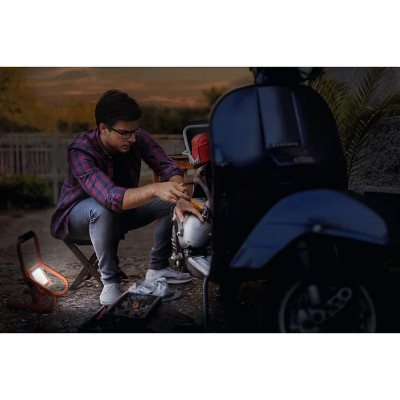 OSRAM LAMPES DE TRAVAIL BATTERIE R-STAND Batterie USB Projecteur de chantier 20W / 4000K