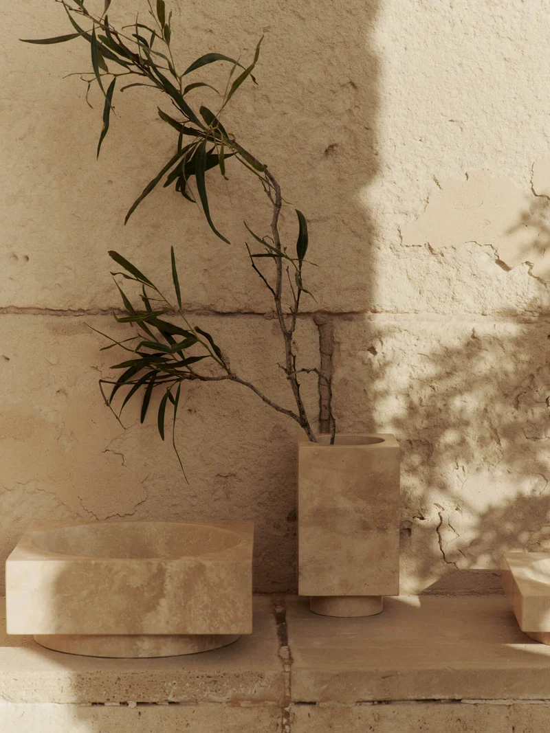 Hew High Centrepiece – Travertine