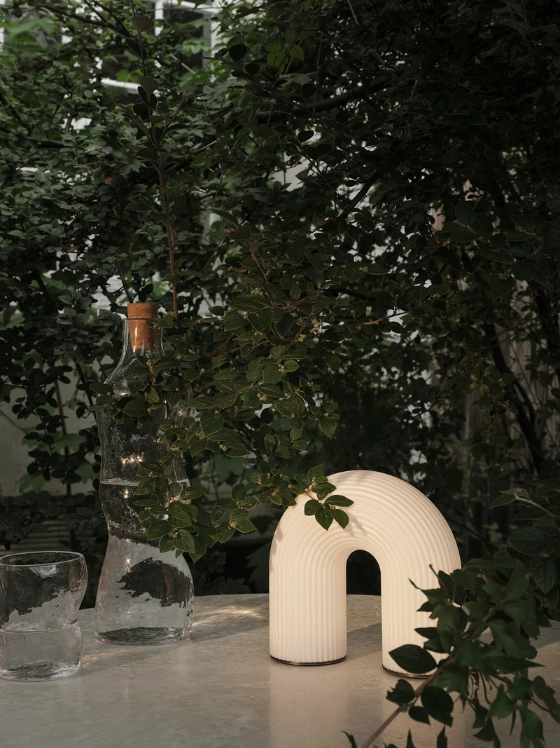 Vuelta Portable Lamp – White