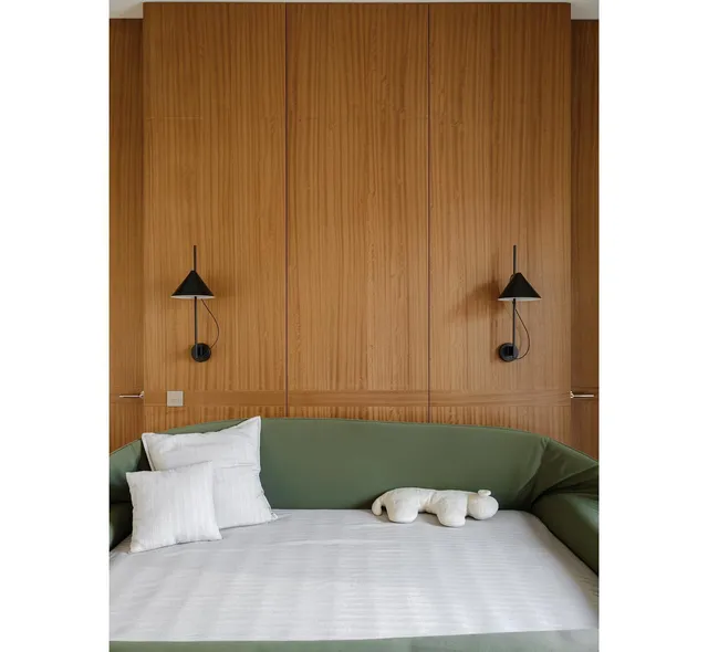 Yuh Wall Lamp