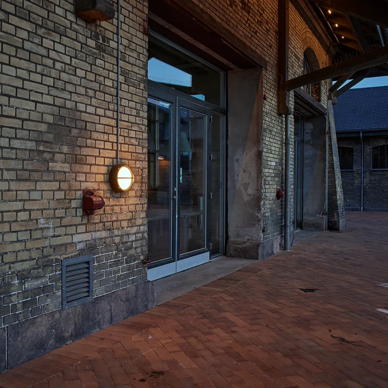 Skot Wall Lamp
