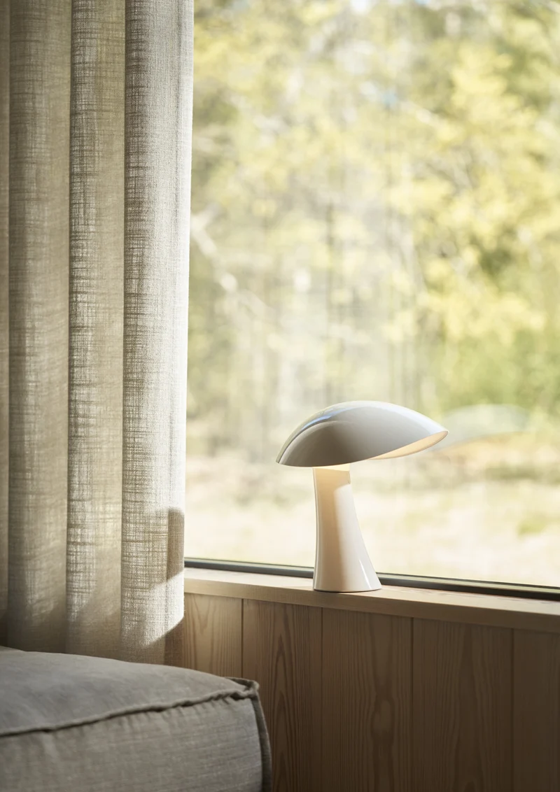 Rumee 220 Portable Lamp