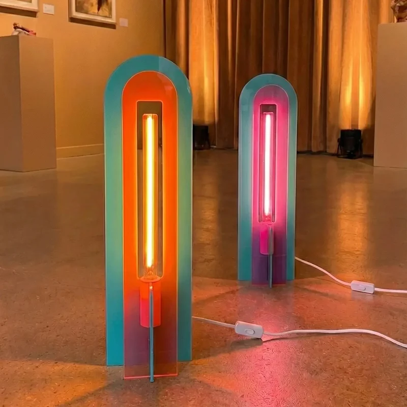 Lampe de table Andy – Design Pop Art en acrylique coloré