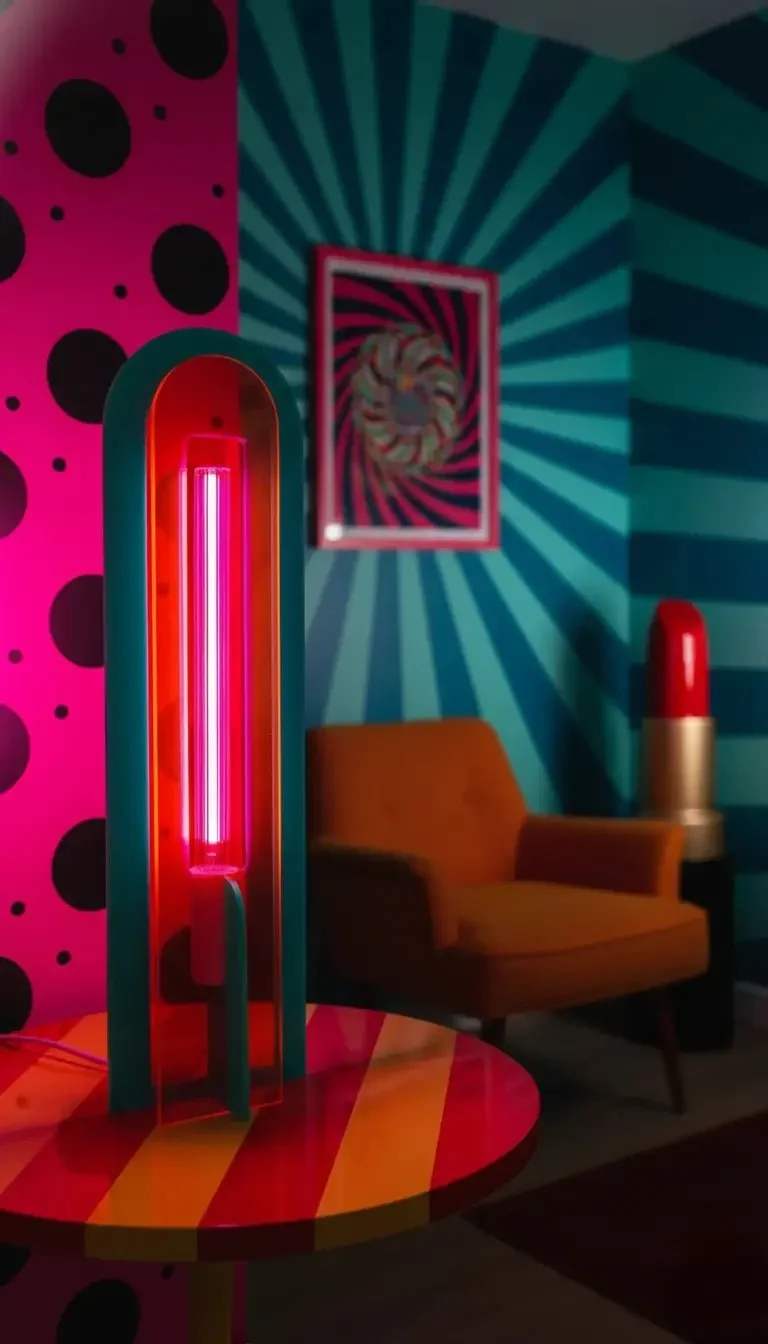 Lampe de table Andy – Design Pop Art en acrylique coloré