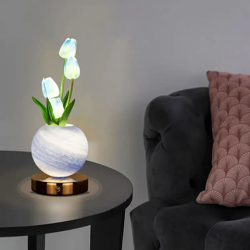 Glowing Tulip Bouquet Table Lamp - 3-Color Dimming, USB Rechargeable