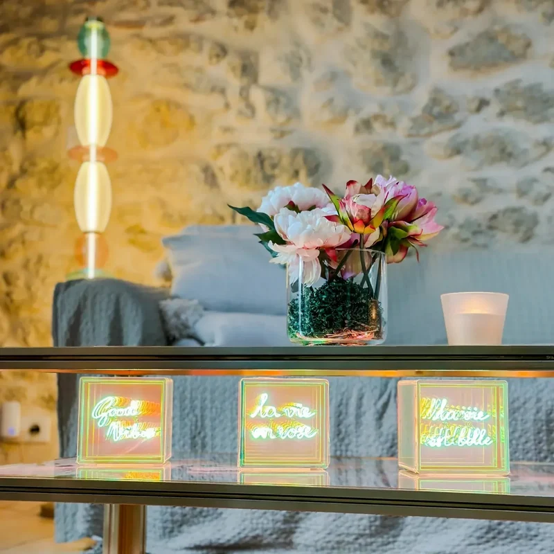 Lampadaire Léonor – Verre soufflé fin et design élégant doré