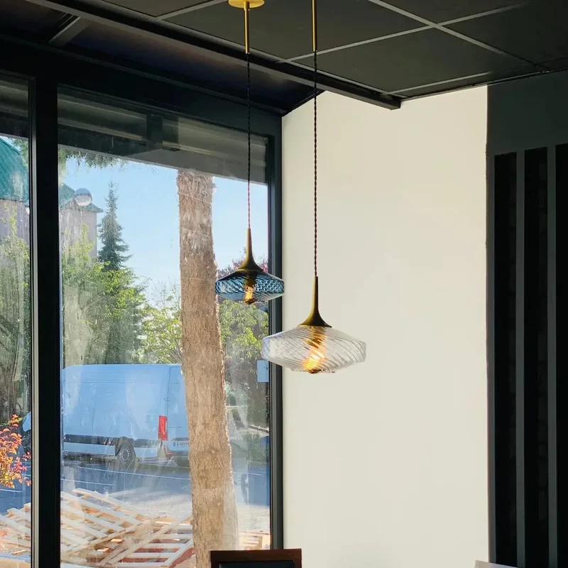 Suspension Roxanne Ø20 cm – Luminaire en verre soufflé transparent design élégant