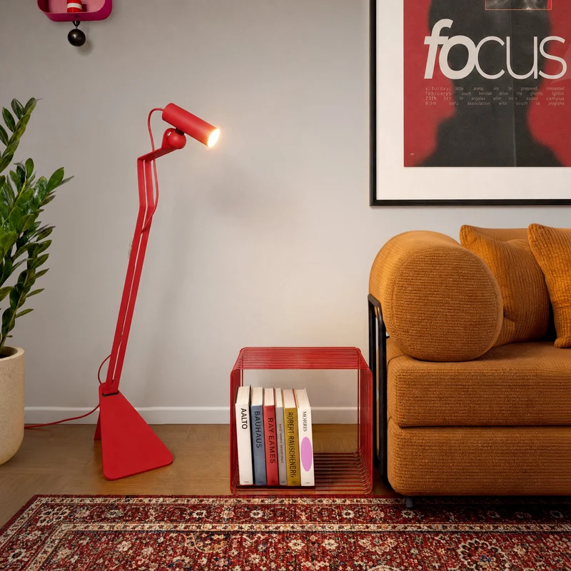 Lampadaire inclinable avec spot magnétique orientable - Mario Tubo - Rouge