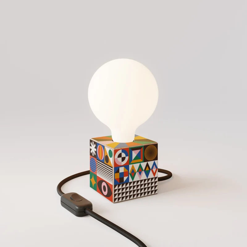 Lampe de table Cubetto avec ampoule globe effet porcelaine - PosterLad