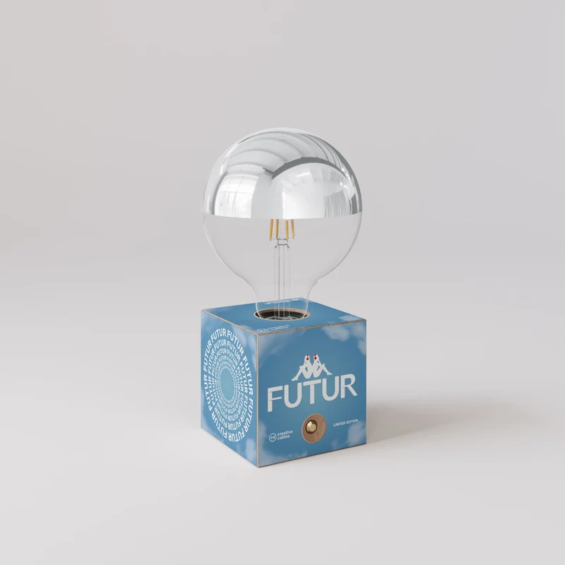 Lampe à batterie Cabless03 « Futur » avec ampoule globe demi-sphère argent - Futur Festival