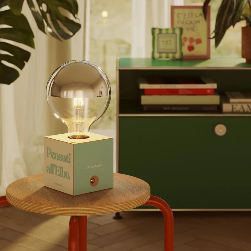Lampe à batterie Cabless03 « Pensati all’Elba » avec ampoule globe demi-sphère argent - Tuttapolpa