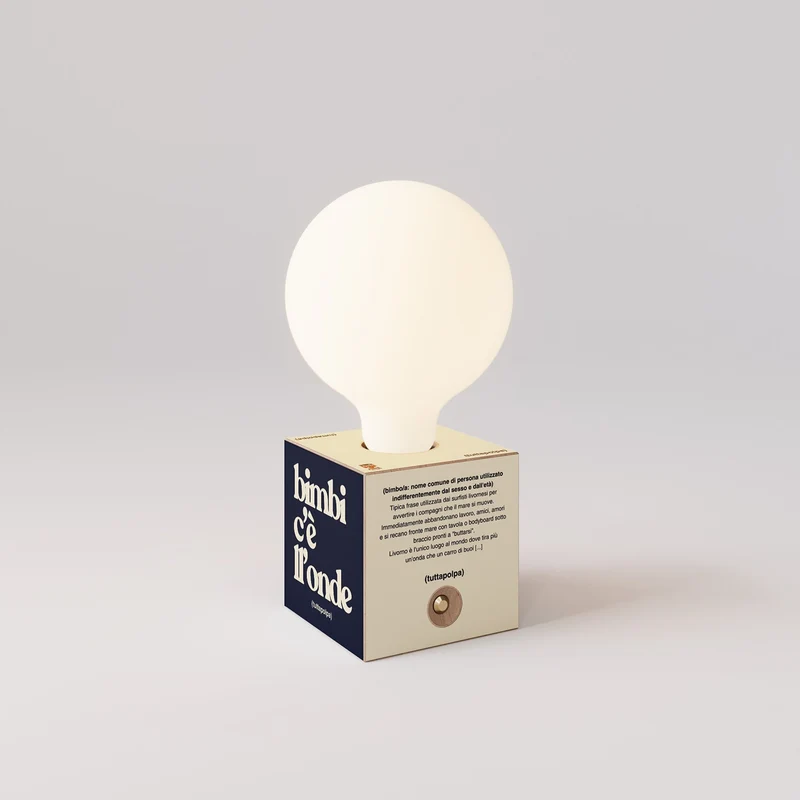 Lampe à batterie Cabless03 « Bimbi c’est l’onde » avec ampoule globe effet porcelaine - Tuttapolpa