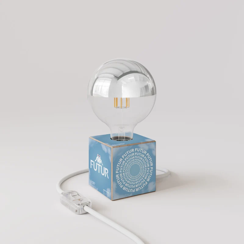 Lampe de table Cubetto « Futur » avec ampoule globe demi-sphère argent - Futur Festival