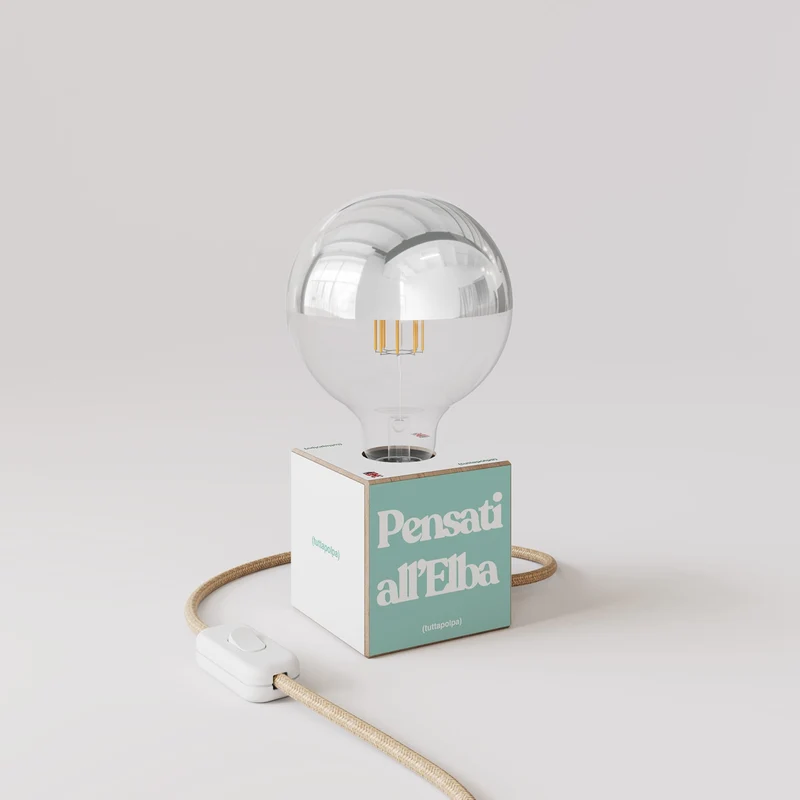 Lampe de table Cubetto « Pensati all’Elba » avec ampoule globe demi-sphère argent - Tuttapolpa