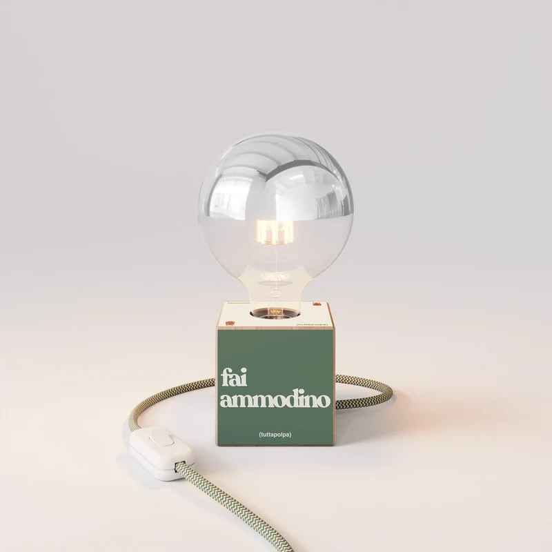 Lampe de table Cubetto « Fai ammodino » avec ampoule globe demi-sphère argent - Tuttapolpa