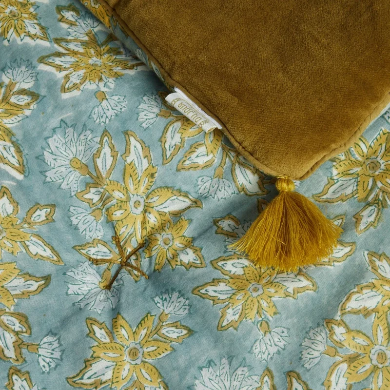 Edredon fleuri bleu gris